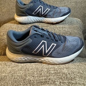 New Balance 520 V7 Women’s running shoes Gray Pink White Size 9